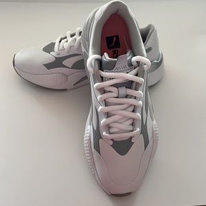 ⭐️Host Pick⭐️ PUMA RS-G Spikeless Golf Shoes White/Silver Size 9.5